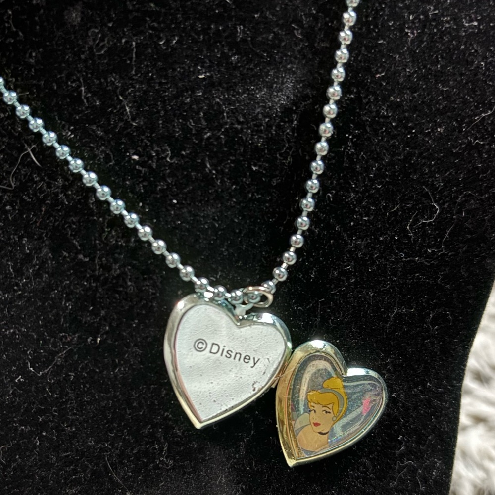 Disney Princess Girls Necklace with Opening Heart Locket 16" Long New with Tags - Picture 2 of 5